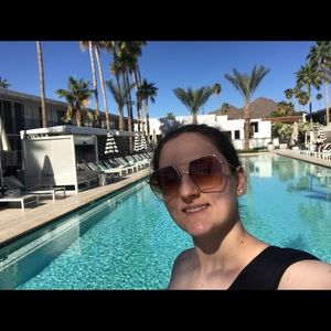 Meet your Posher, Alla